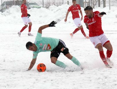 „Iadul alb” în Liga 2! Se joacă pe zăpadă, în condiții uluitoare » Partida ...