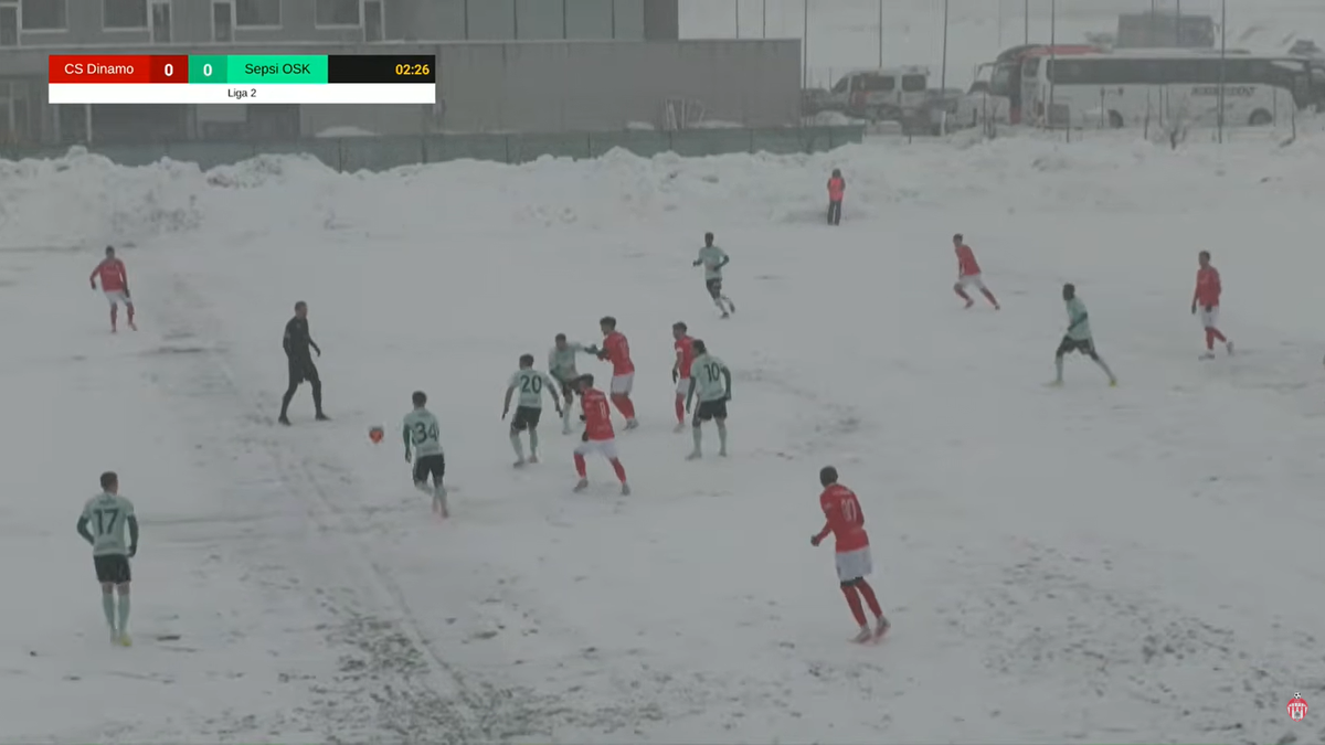 „Iadul alb” în Liga 2! S-a jucat pe zăpadă, în condiții uluitoare » Partida a fost și întreruptă: „O RUȘINE”