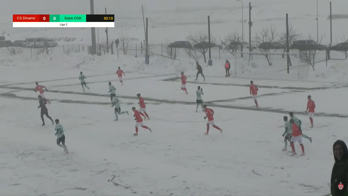 „Iadul alb” în Liga 2! S-a jucat pe zăpadă, în condiții uluitoare » Partida a fost și întreruptă: „O RUȘINE”