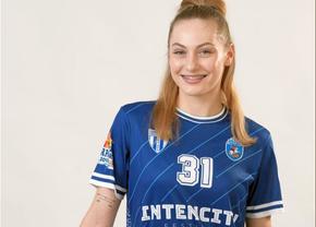 Convocată în premieră la naționala de handbal a României, a semnat contractul până în 2029