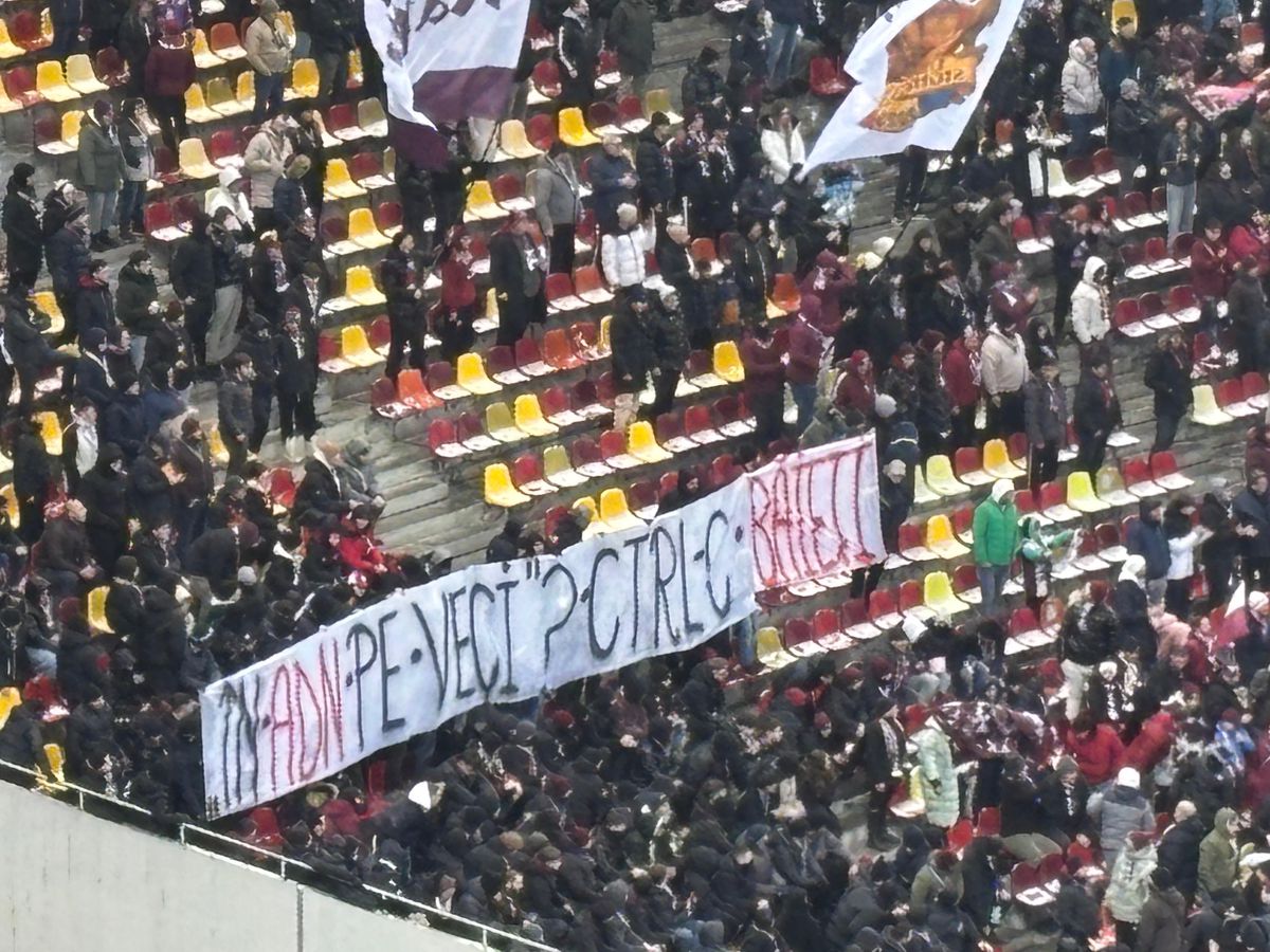 Duelul galeriilor la Rapid - Dinamo » Toate mesajele apărute pe Arena Națională: „Singuri împotriva tuturor / Cu patron informator”