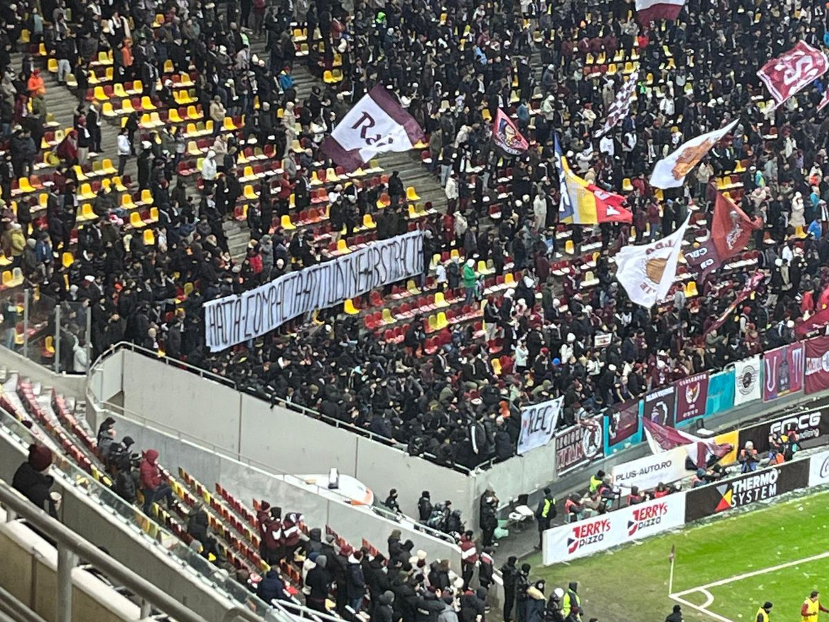 Toate mesajele apărute pe stadion la Rapid - Dinamo