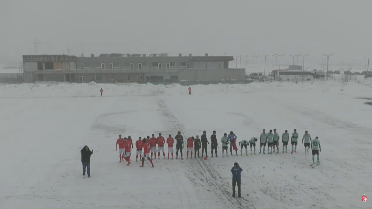 CS Dinamo - Sepsi se dispută pe un teren acoperit de zăpadă