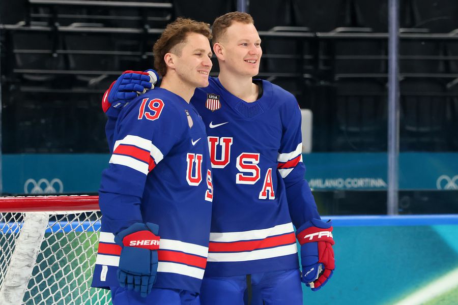 Pe urmele tatălui » Frații americani Matthew și Brady Tkachuk vor lupta pentru aurul olimpic așa cum a făcut-o și părintele lor