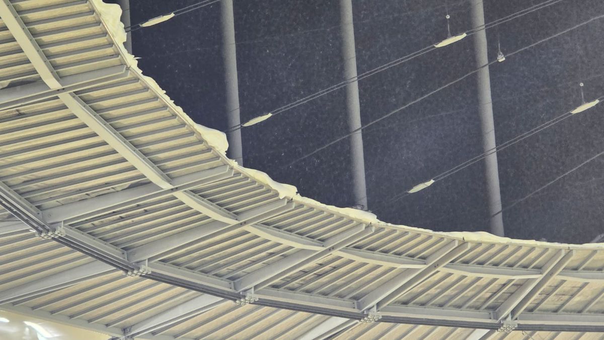 Pericol real înainte de Rapid - Dinamo » Jucătorii riscă să fie răniți de zăpada de pe acoperiș