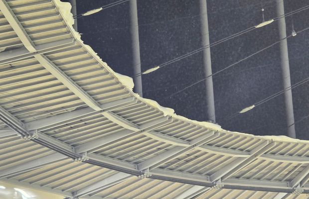 Pericol real înainte de Rapid - Dinamo » Jucătorii riscă să fie răniți de zăpada de pe acoperiș