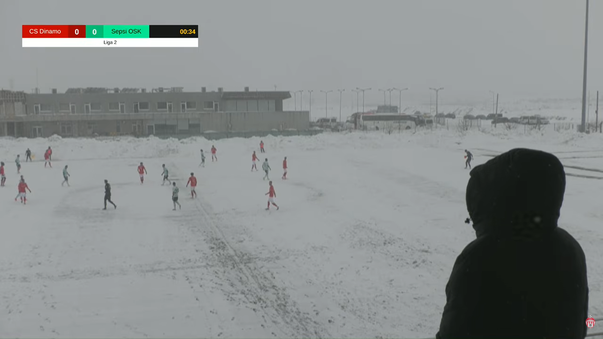 CS Dinamo - Sepsi se dispută pe un teren acoperit de zăpadă