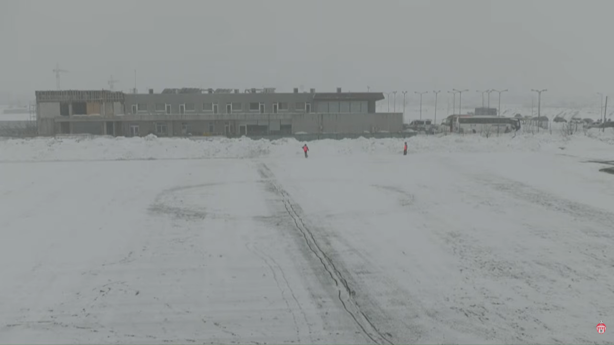 „Iadul alb” în Liga 2! S-a jucat pe zăpadă, în condiții uluitoare » Partida a fost și întreruptă: „O RUȘINE”