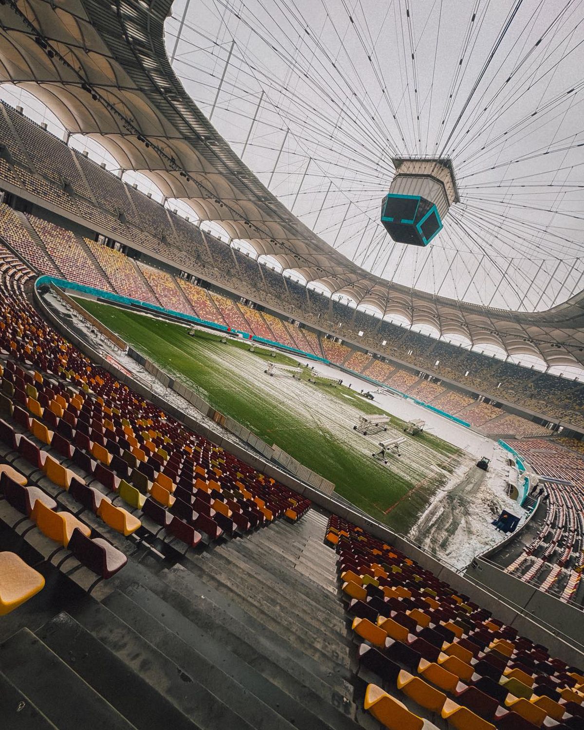 Gazonul Arenei Naționale, acoperit de zăpadă în ziua meciului Rapid - Dinamo