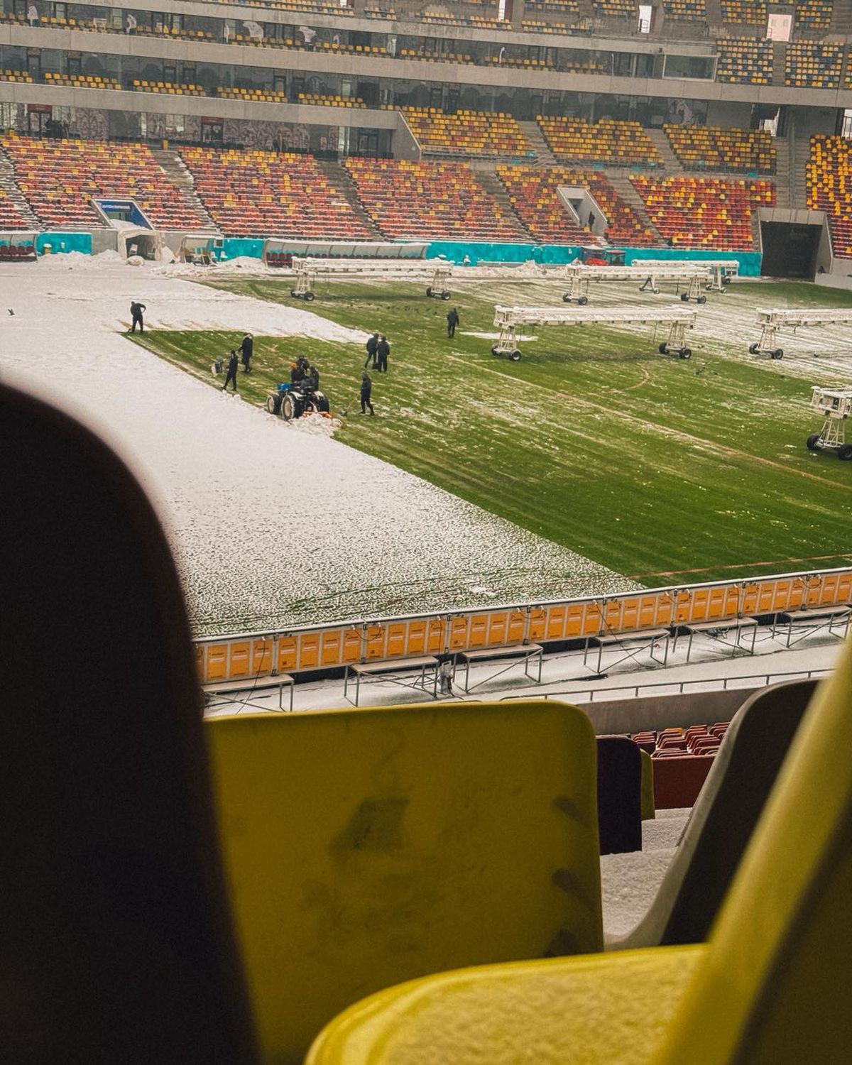 Gazonul Arenei Naționale, acoperit de zăpadă în ziua meciului Rapid - Dinamo