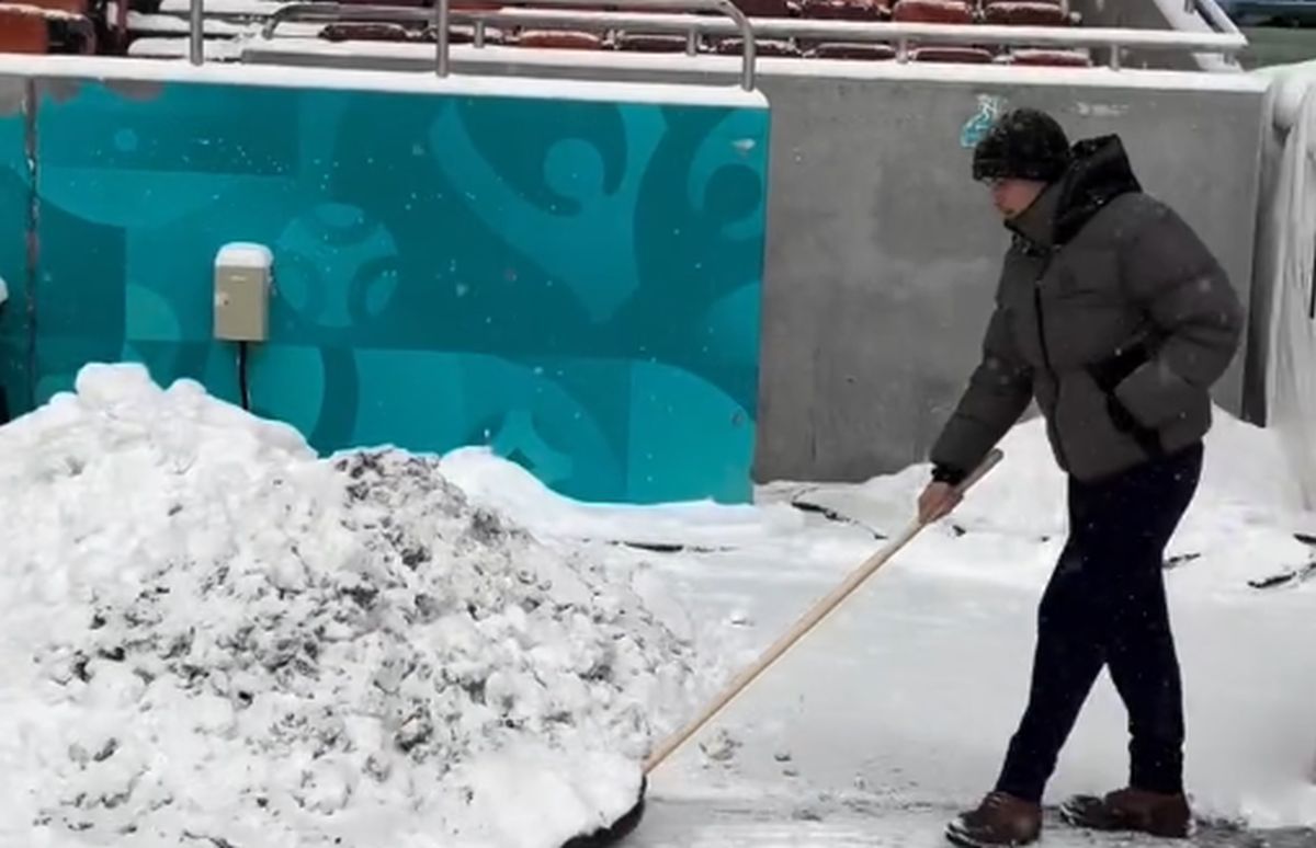 Gazonul Arenei Naționale, acoperit de zăpadă în ziua meciului Rapid - Dinamo