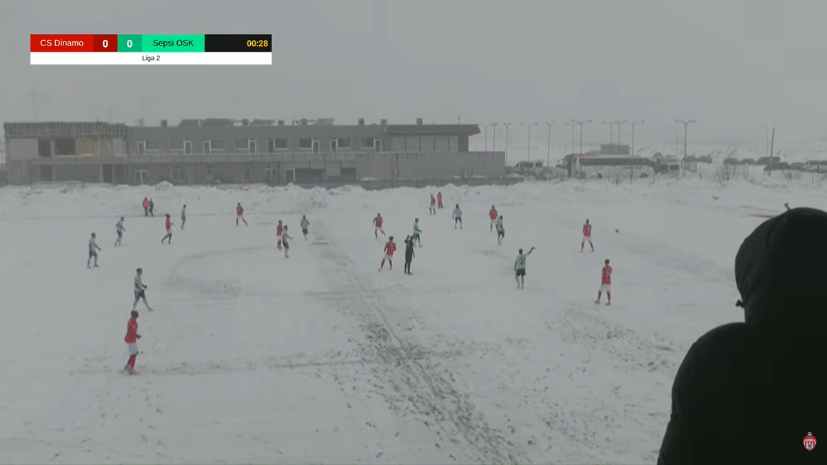 CS Dinamo - Sepsi se dispută pe un teren acoperit de zăpadă