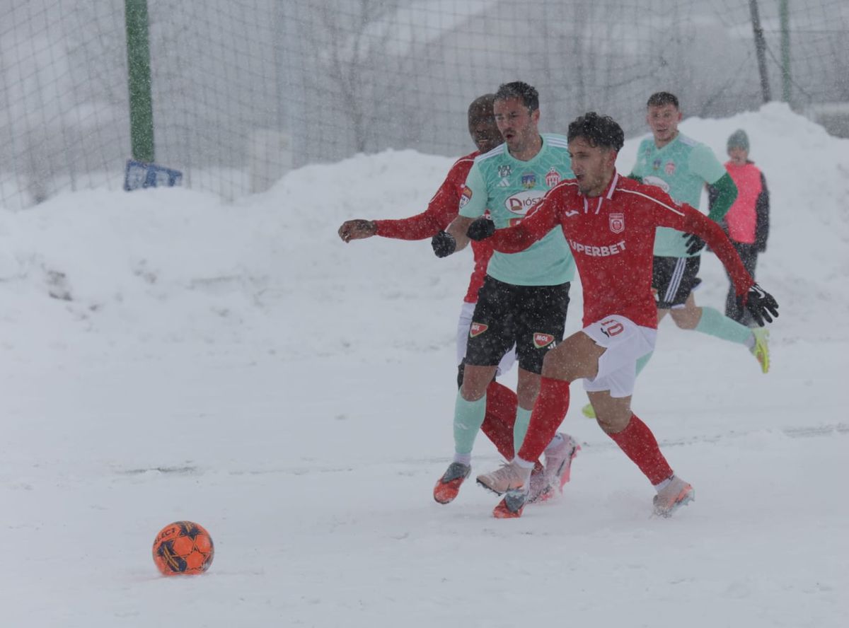 CS Dinamo - Sepsi se dispută pe un teren acoperit de zăpadă