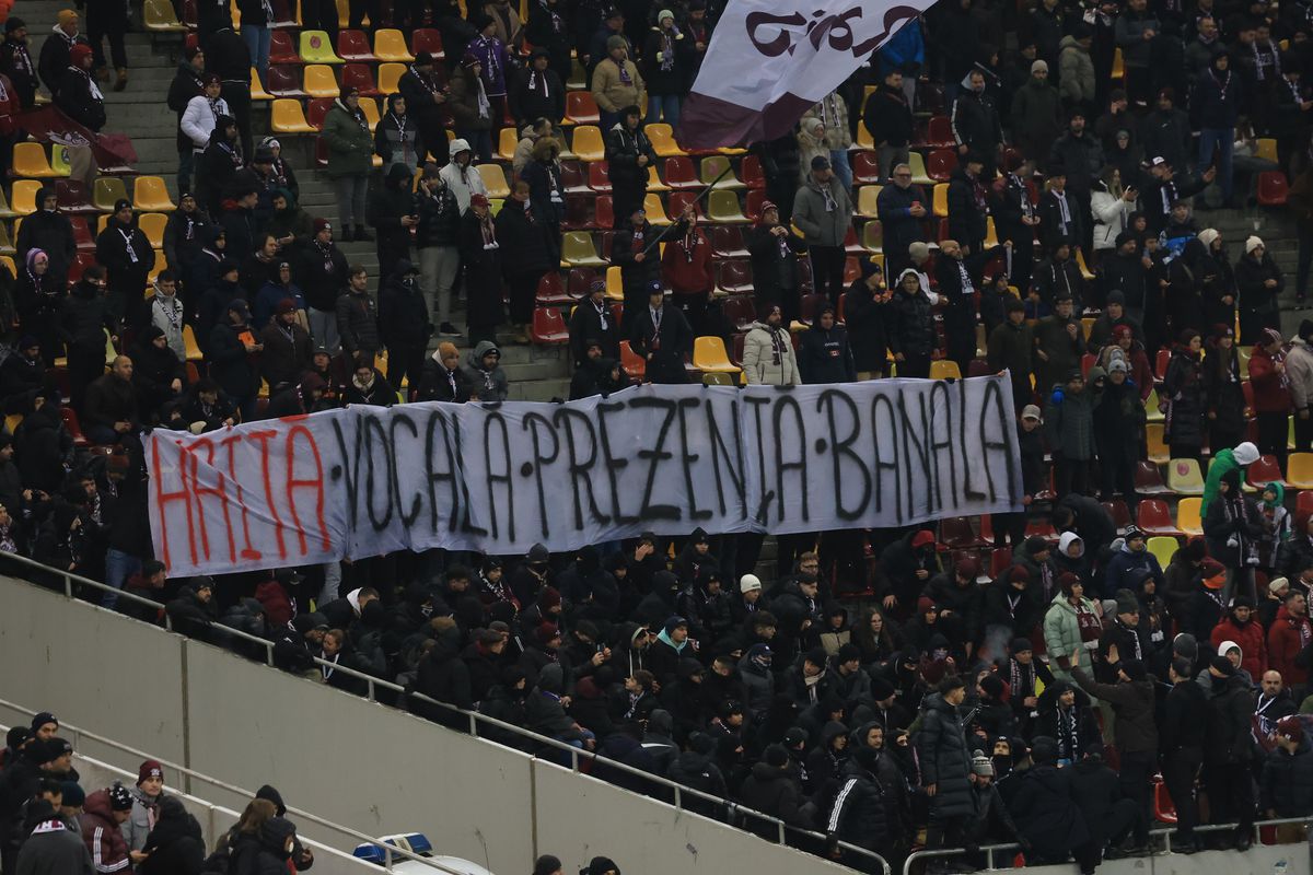 Toate mesajele apărute pe stadion la Rapid - Dinamo