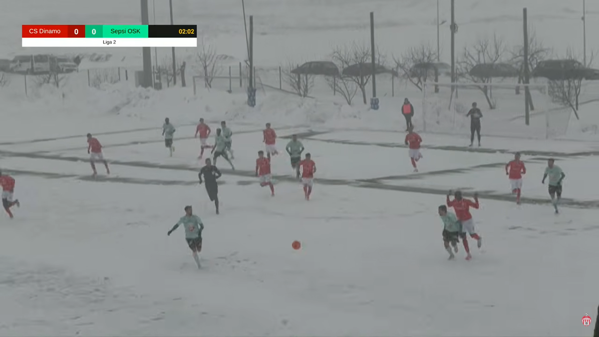 CS Dinamo - Sepsi se dispută pe un teren acoperit de zăpadă