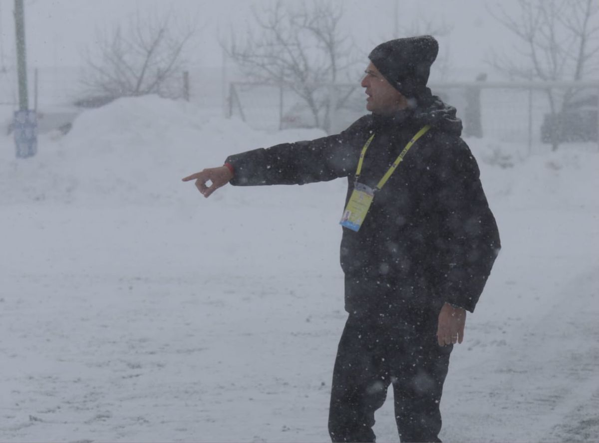 „Iadul alb” în Liga 2! S-a jucat pe zăpadă, în condiții uluitoare » Partida a fost și întreruptă: „O RUȘINE”