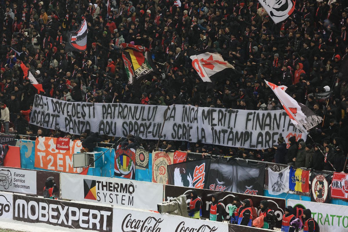 Toate mesajele apărute pe stadion la Rapid - Dinamo