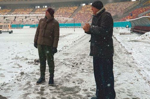 Dan Șucu și Victor Angelescu pe gazon/ foto Facebook @Rapid