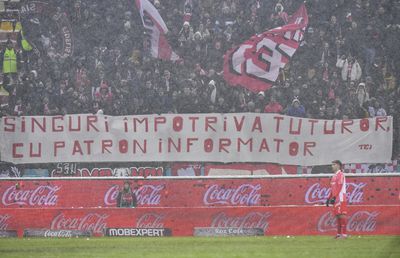 Duelul galeriilor la Rapid - Dinamo » Toate mesajele apărute pe Arena Națională: „Singuri împotriva tuturor / Cu patron informator”