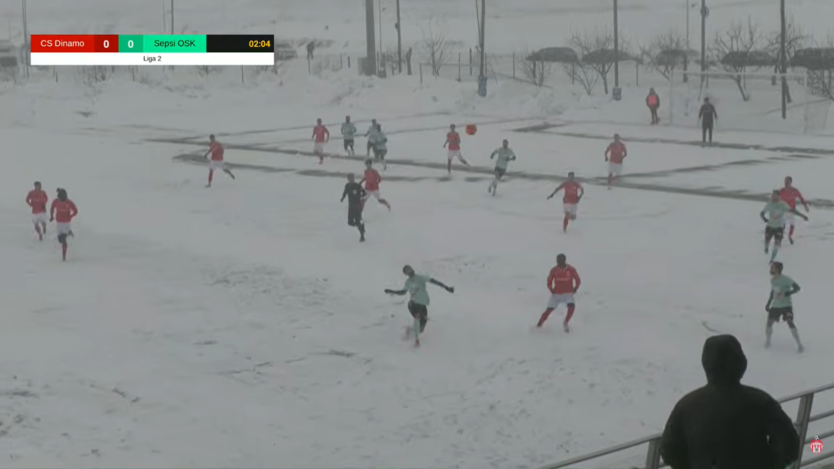 „Iadul alb” în Liga 2! S-a jucat pe zăpadă, în condiții uluitoare » Partida a fost și întreruptă: „O RUȘINE”