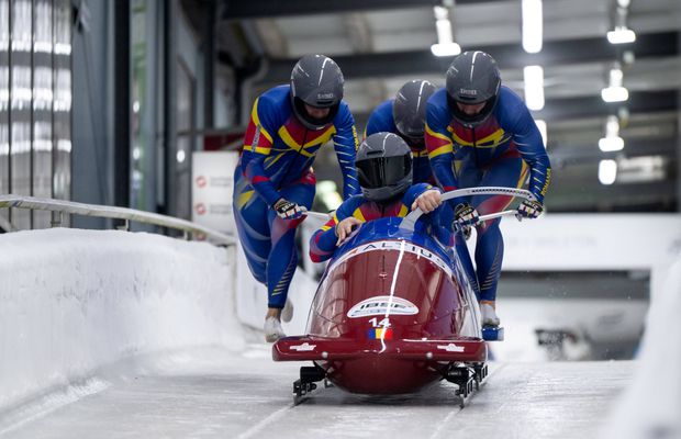 Bobul României de patru persoane este pe poziția a 16-a la mijlocul concursului, marcat de accidentul teribil al bobului Austriei