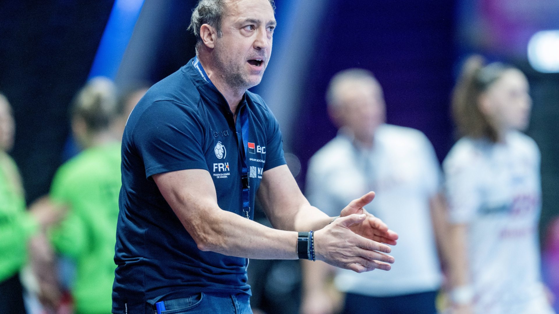 Jucătoare din naționala handbal România în echipament oficial, pregătindu-se pentru meciurile din EHF Euro Cup cu lot convocat handbal actualizat. | sursa foto: Gazeta Sporturilor