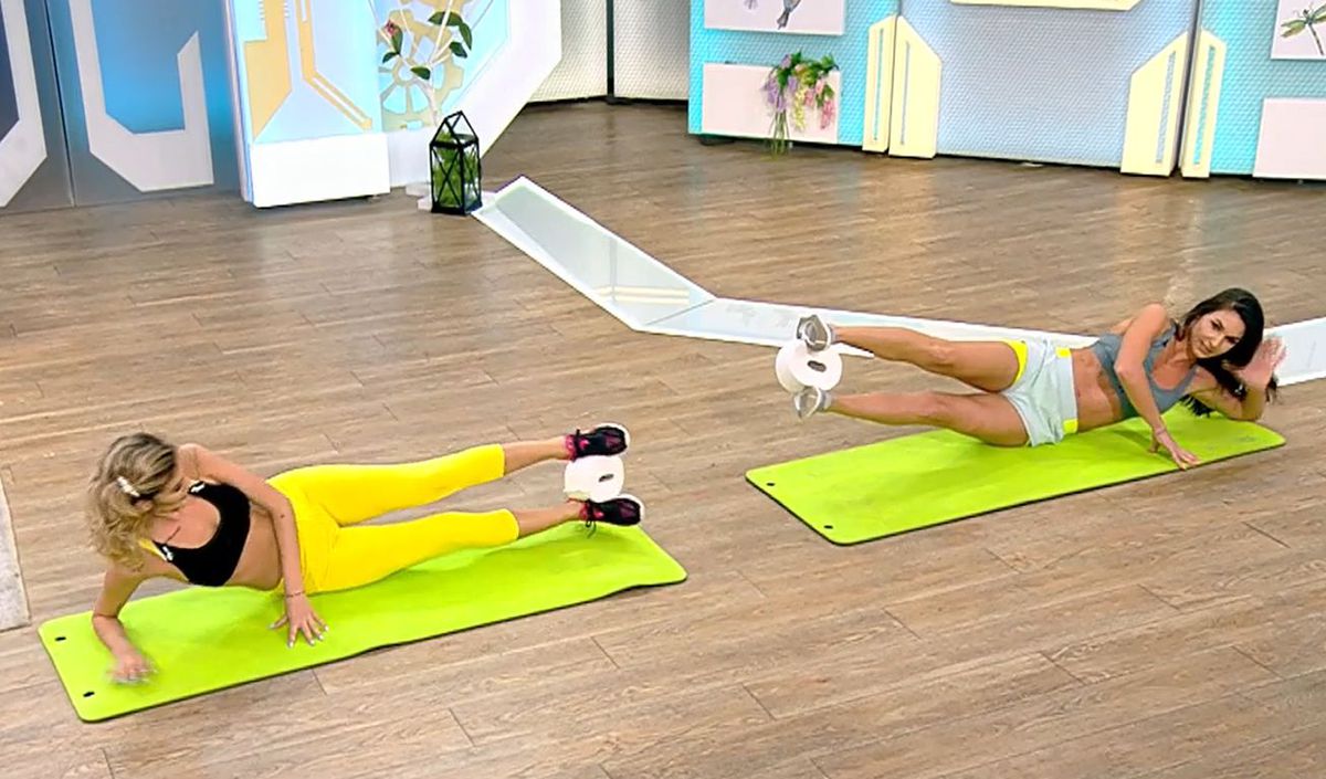 FOTO Ramona și Diana au încins atmosfera în direct la TV » Exercițiu sexy inspirat de provocarea fotbaliștilor