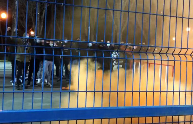 Scandal după Poli Iași - Dinamo 1-0! Fanii s-au strâns la stadion și i-au cerut demisia unui conducător