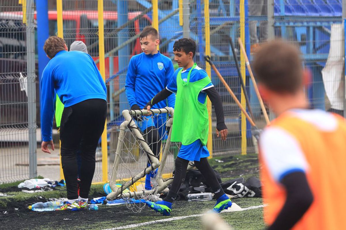 Gigel a evadat din junglă ca să se facă Ronaldo » Povestea emoționantă a micului fotbalist crescut în sălbăticie + cum îl poți ajuta