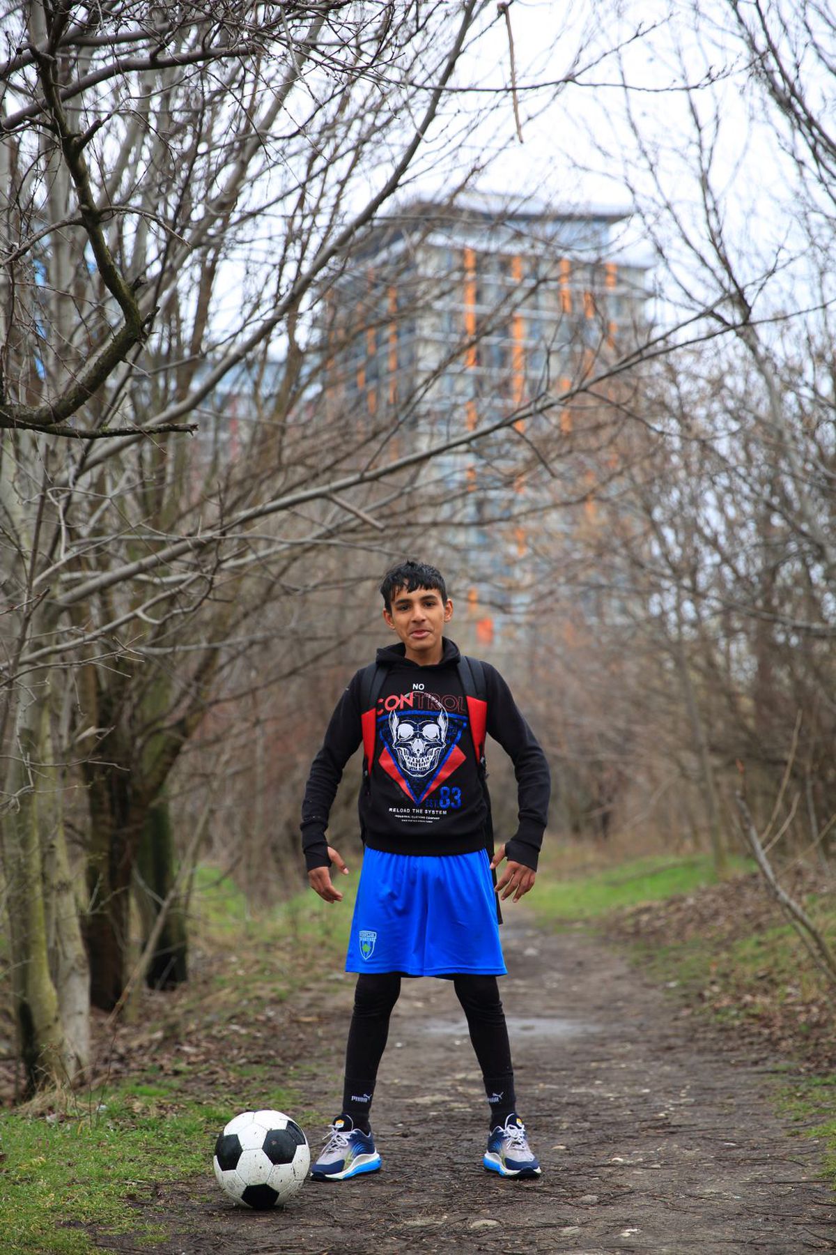 Gigel a evadat din junglă ca să se facă Ronaldo » Povestea emoționantă a micului fotbalist crescut în sălbăticie + cum îl poți ajuta