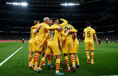 Imaginile bucuriei catalane » Cum au sărbătorit fotbaliștii Barcelonei după victoria fantastică în fața lui Real Madrid