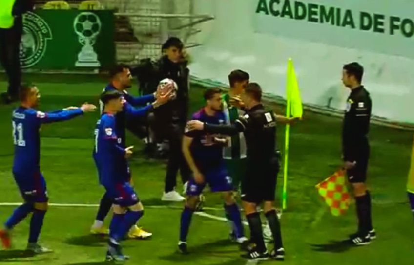 „Centralul” Szabolcs Kovacs și asistentul Cosmin Vătămanu au avut viață grea la disputa dintre Concordia Chiajna și CSA Steaua, din prima rundă a play-off-ului ligii secunde.