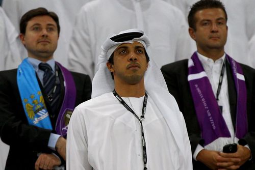 Sheikh Mansour (centru), proprietarul lui Manchester City