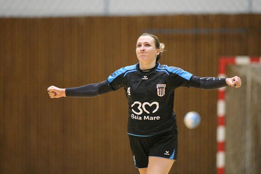 Burlachenko celebrează un gol marcat pentru Minaur Baia Mare Handbalista din Ucraina încercată de război: divorțul, chinurile familiei rămase la Kiev și împăcarea cu sine: „În copilărie, tatăl meu vitreg îmi dădea mâncare de câini. Acum, îmi doresc să nu pățească nimic”