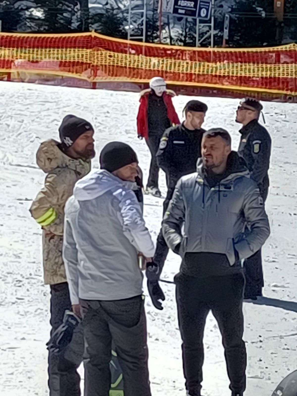 Le priește pauza provocată de meciurile echipei naționale » Cum au fost surprinși Constantin Budescu și Gabi Tamaș