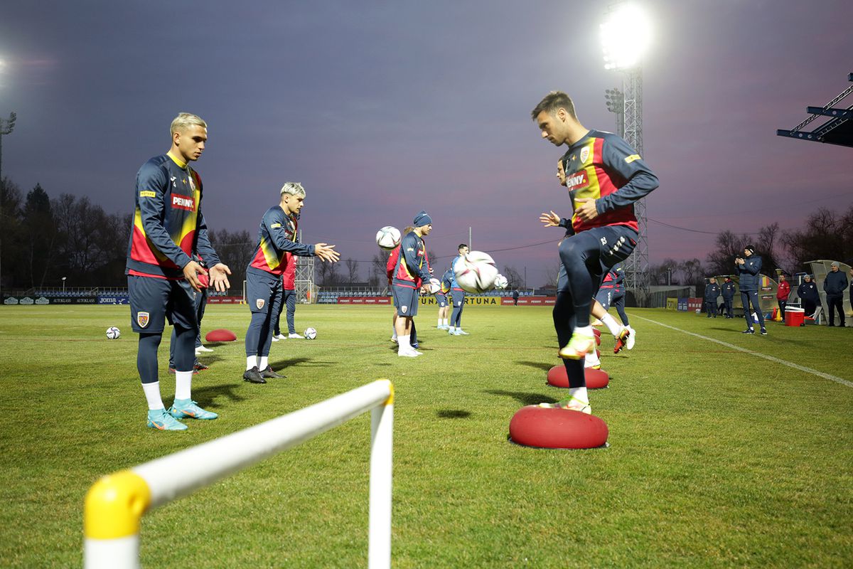 Antrenament echipa națională înainte de duelul cu Grecia // foto: FRF