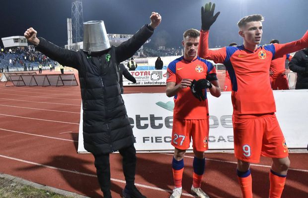 Imaginea zilei » Euforie fără margini: MM Stoica a sărbătorit victoria cu o găleată pe cap