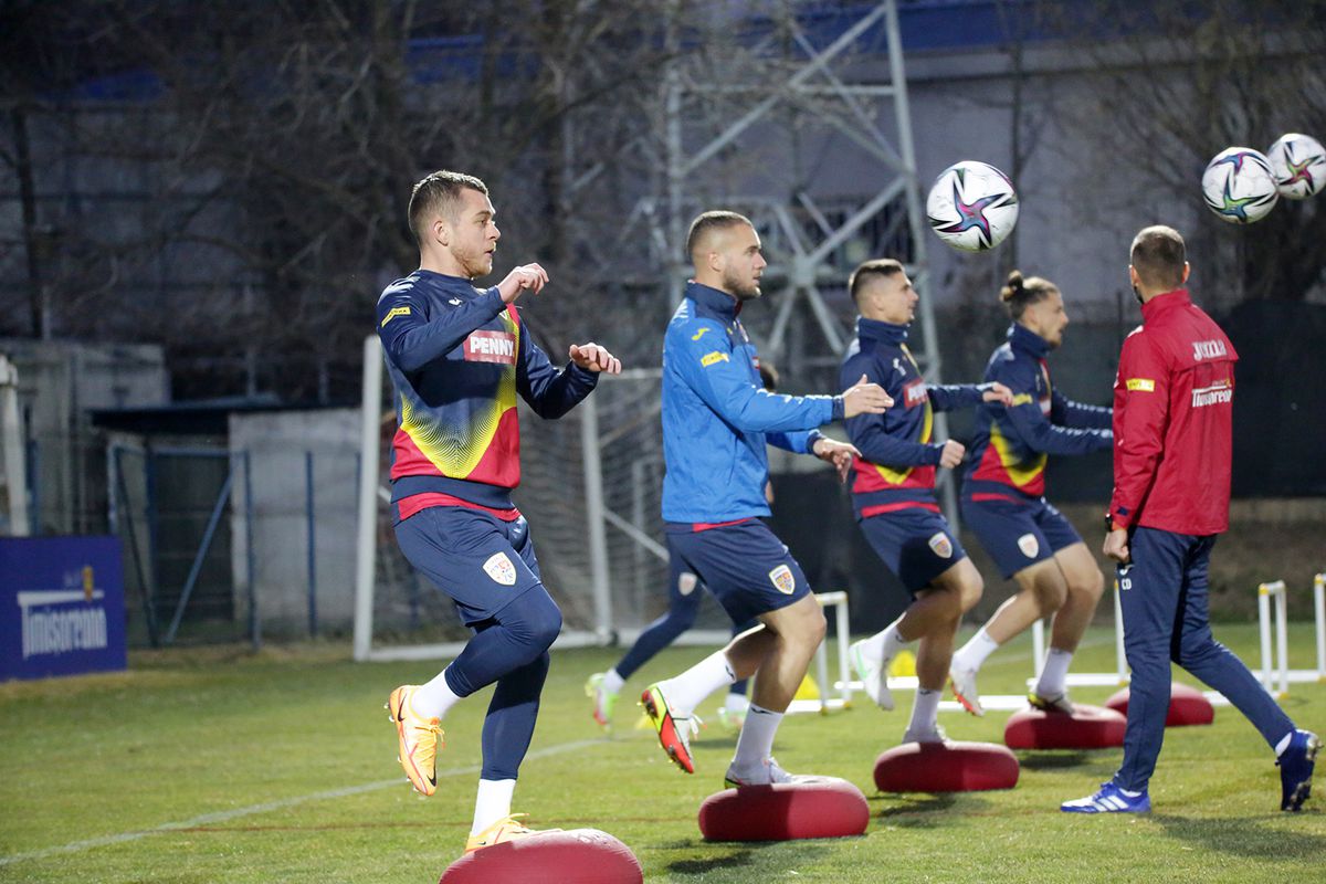 Antrenament echipa națională înainte de duelul cu Grecia // foto: FRF