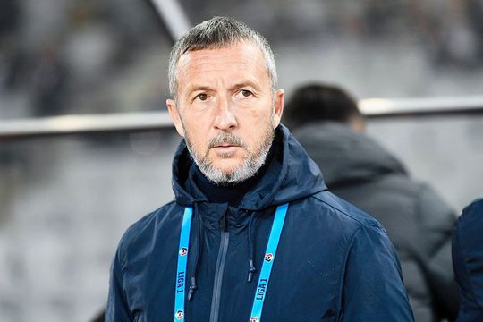 Mihai Stoica (57 de ani), managerul general al celor de la FCSB, i-a dat replica lui Eugen Neagoe (55 de ani), antrenorul CS Universității Craiova, care i-a ironizat pe roș-albaștri la finalul meciului de sâmbătă, scor 1-1