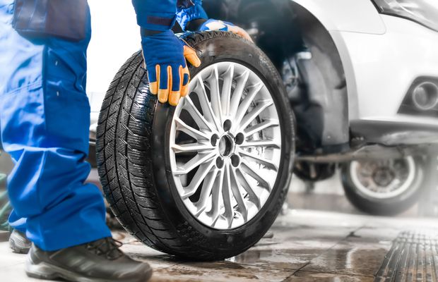 Cum știi când trebuie să schimbi anvelopele: 3 semne importante