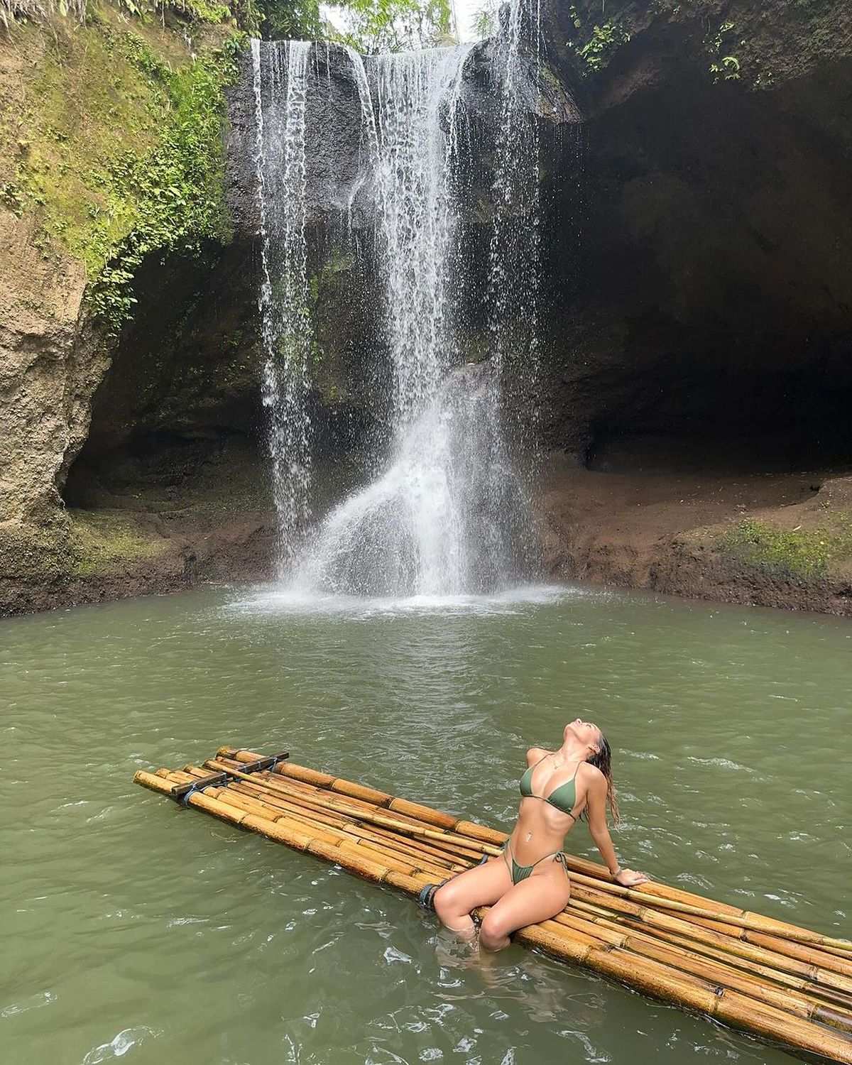 Gerard Pique, prins în ofsaid » Mesaj pentru o invitată: „Dacă nu-și scoate tricoul, nu intră în direct”