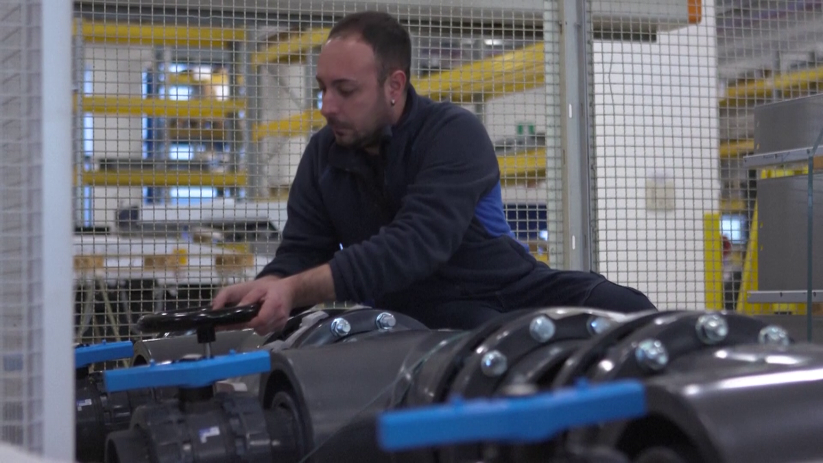 Insider în fabrica din Italia unde se construiesc bazinele pentru Jocurile Olimpice de la Paris » Aici va concura David Popovici