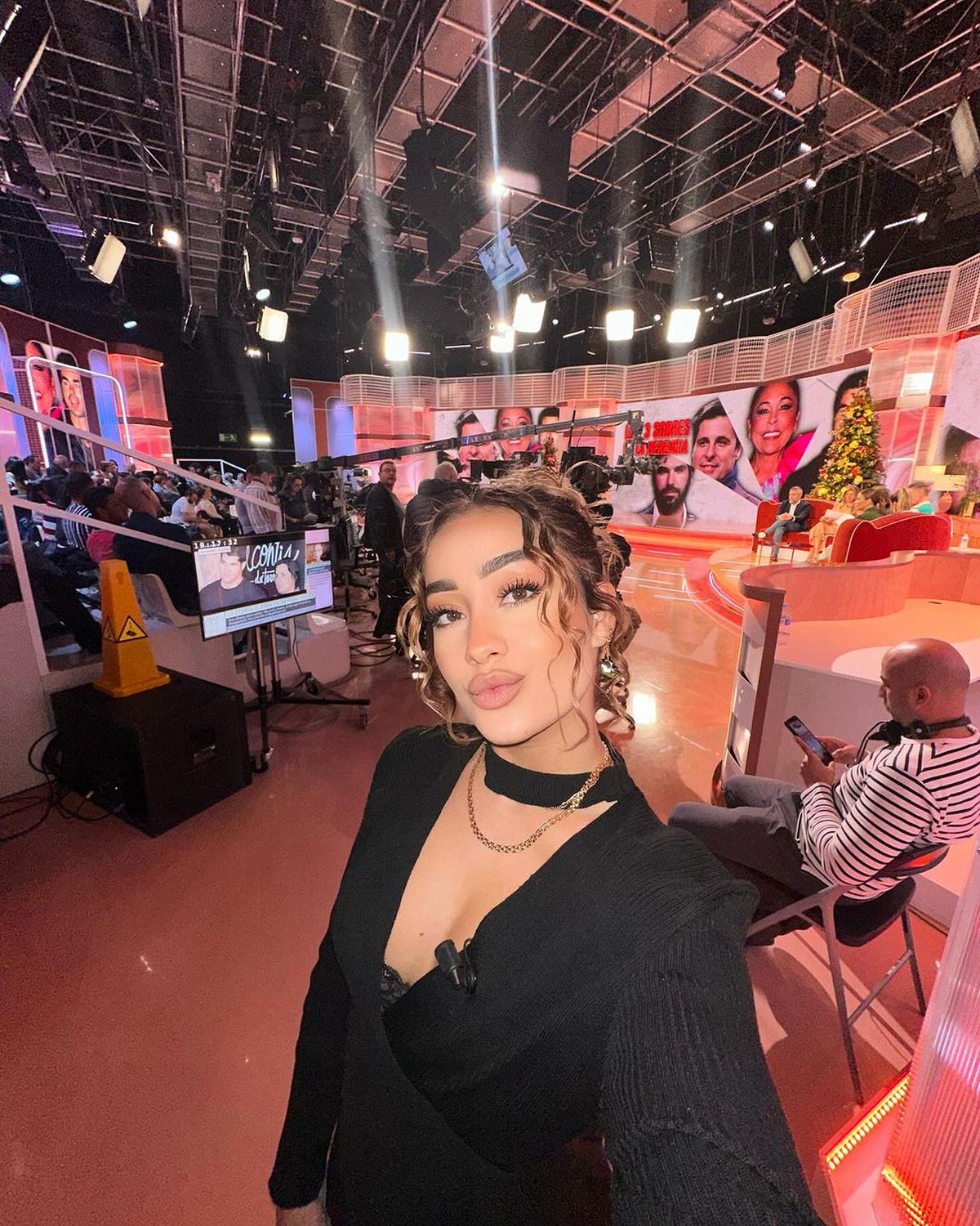 Gerard Pique, prins în ofsaid » Mesaj pentru o invitată: „Dacă nu-și scoate tricoul, nu intră în direct”