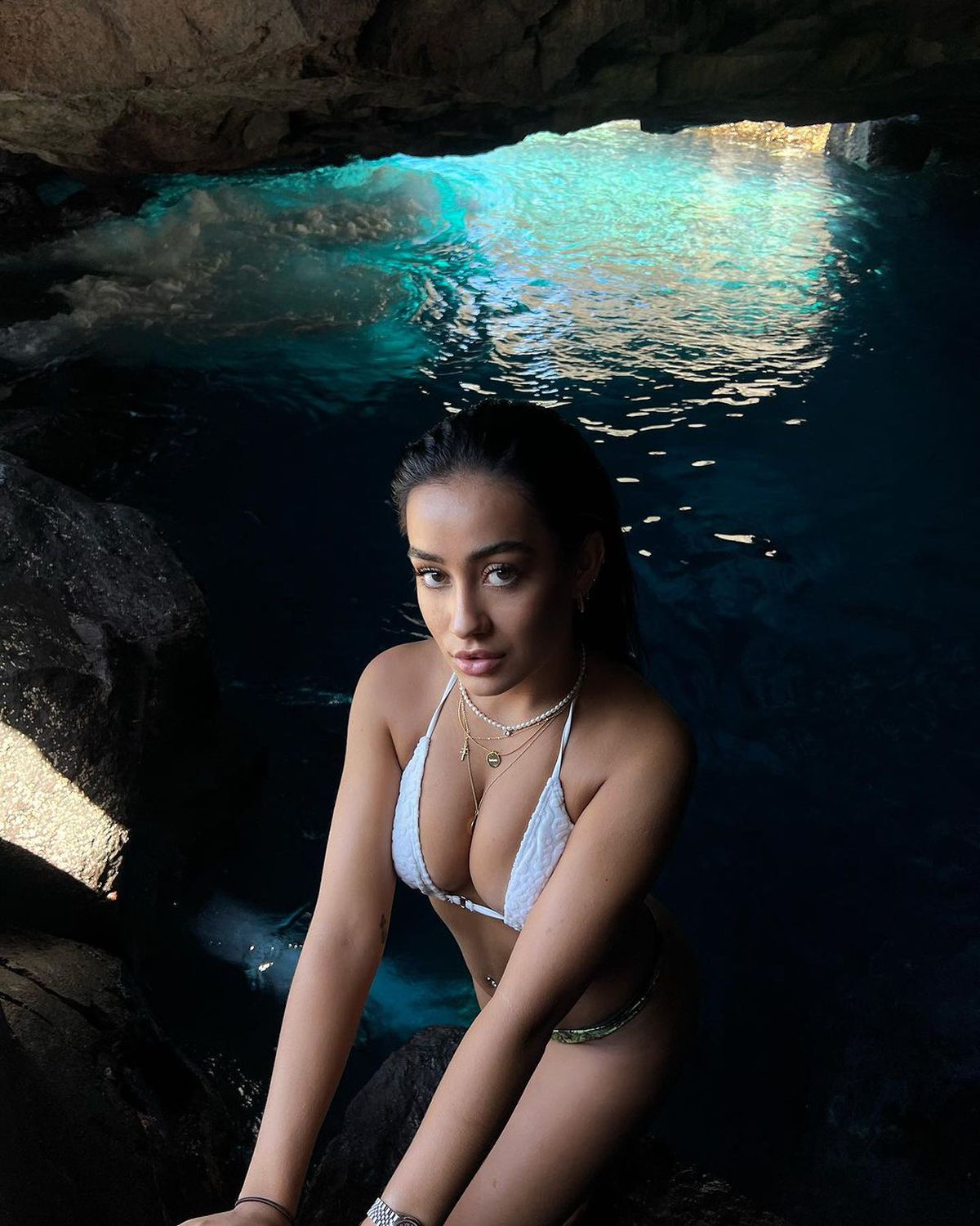 Gerard Pique, prins în ofsaid » Mesaj pentru o invitată: „Dacă nu-și scoate tricoul, nu intră în direct”