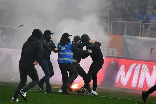 S-a lăsat cu arestări în rândul ultrașilor de la CSA Steaua și Dinamo. Foto: GSP