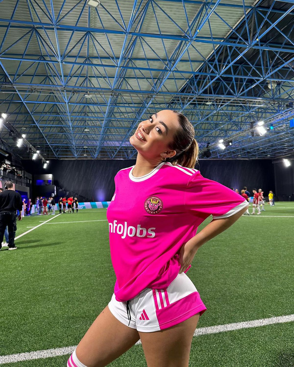 Gerard Pique, prins în ofsaid » Mesaj pentru o invitată: „Dacă nu-și scoate tricoul, nu intră în direct”