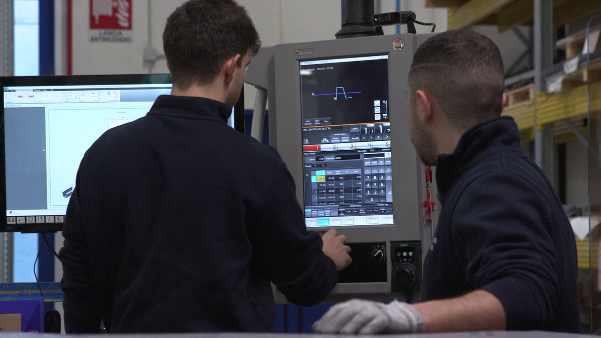 Insider în fabrica din Italia unde se construiesc bazinele pentru Jocurile Olimpice de la Paris » Aici va concura David Popovici