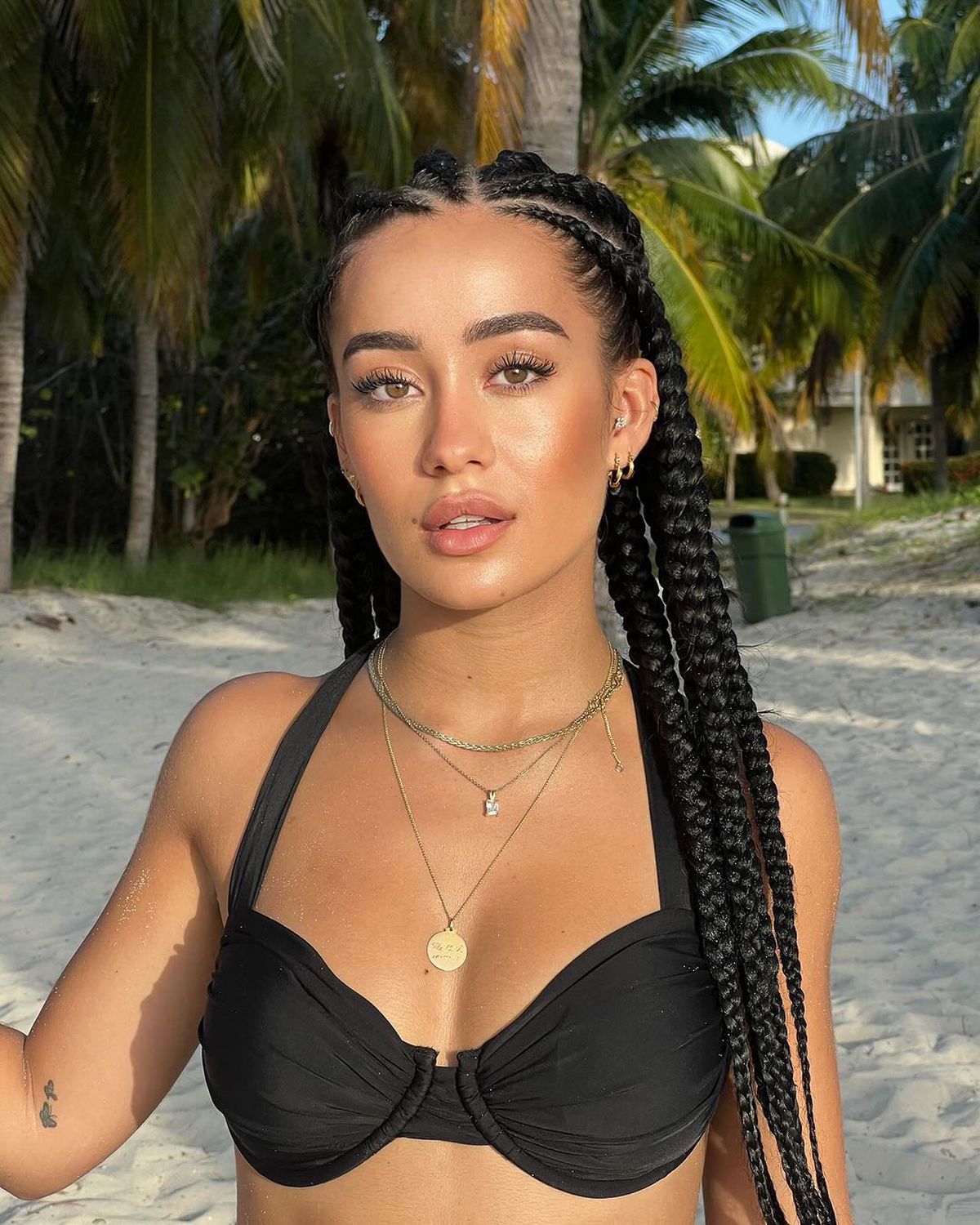 Gerard Pique, prins în ofsaid » Mesaj pentru o invitată: „Dacă nu-și scoate tricoul, nu intră în direct”