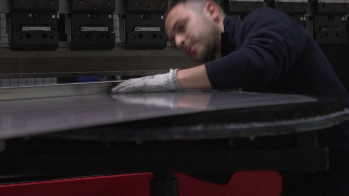 Insider în fabrica din Italia unde se construiesc bazinele pentru Jocurile Olimpice de la Paris » Aici va concura David Popovici