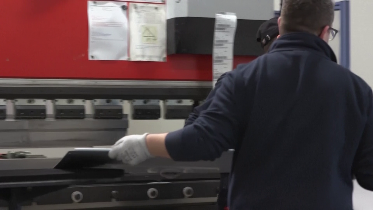 Insider în fabrica din Italia unde se construiesc bazinele pentru Jocurile Olimpice de la Paris » Aici va concura David Popovici